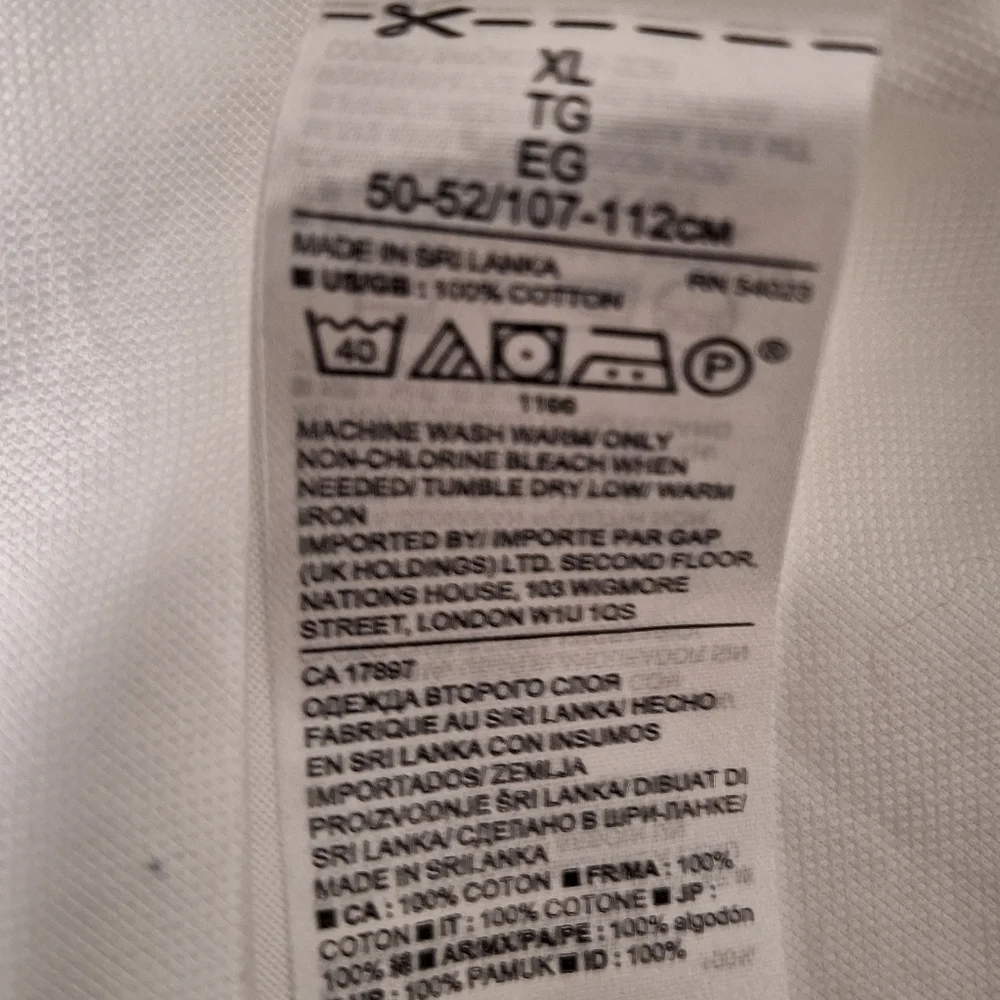 A Banana Republic long sleeve button-down men's shirt. It's a size XL. EUC